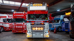 20251019-Tom-Holding-00022